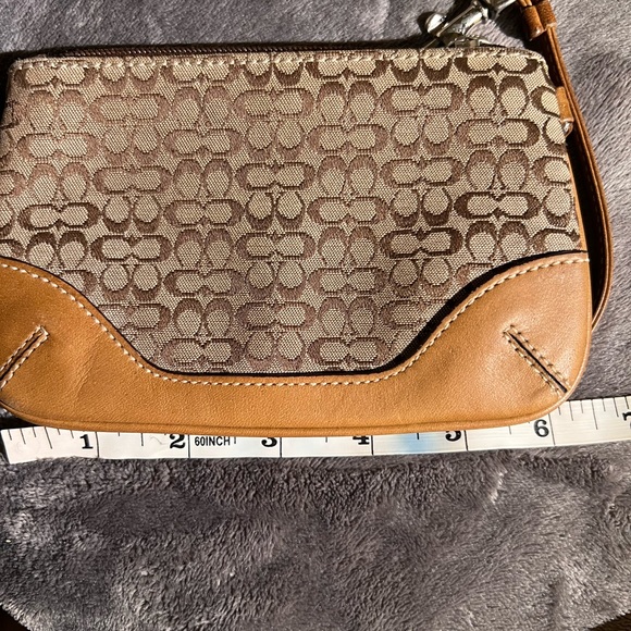 Coach Vintage Bundle - Large Cosmetic Bag organiser and matching wristlet. - Picture 3 of 16